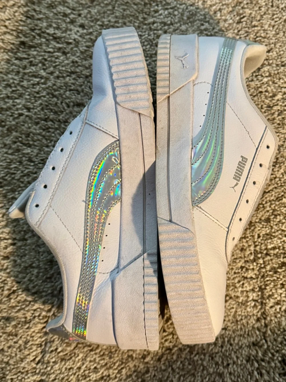 VGUC Puma Carina White Leather Silver/Iridescent Sneakers/Tennis Shoes, Size 9